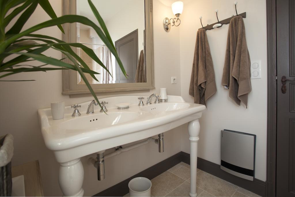 Maison D'Hotes De Charme Les Bruhasses Condom Zimmer foto